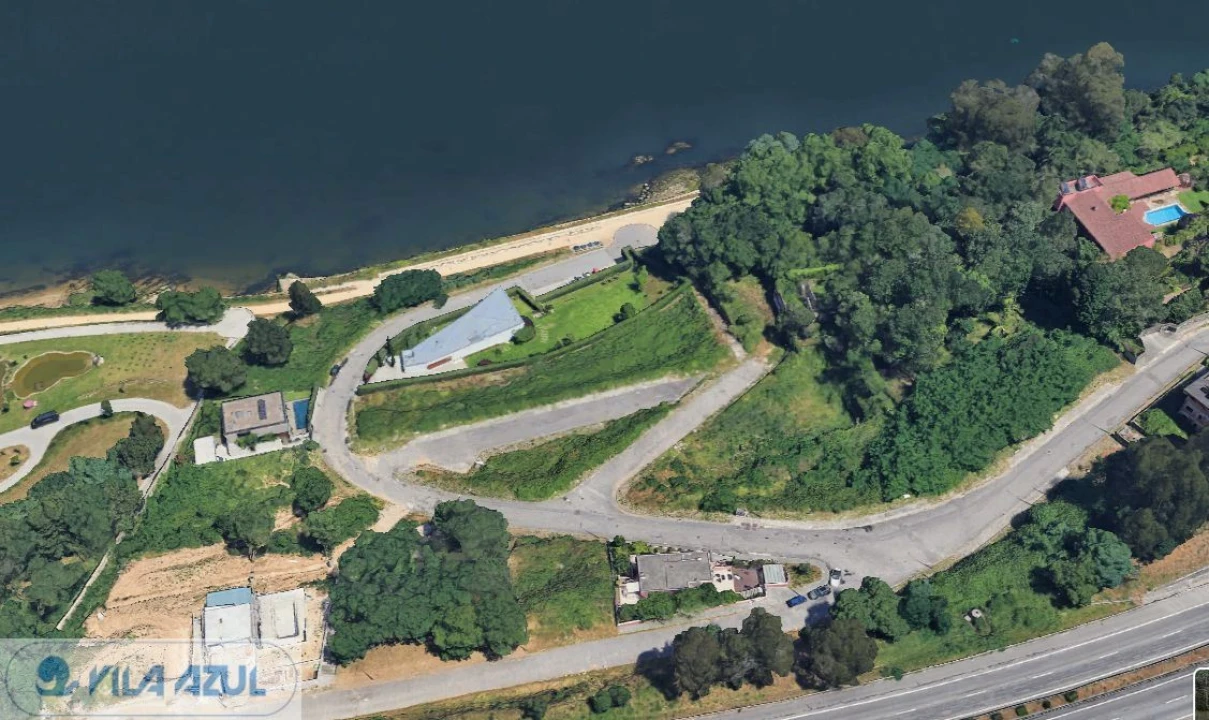 Terreno para Venda em Oliveira do Douro Foto 2