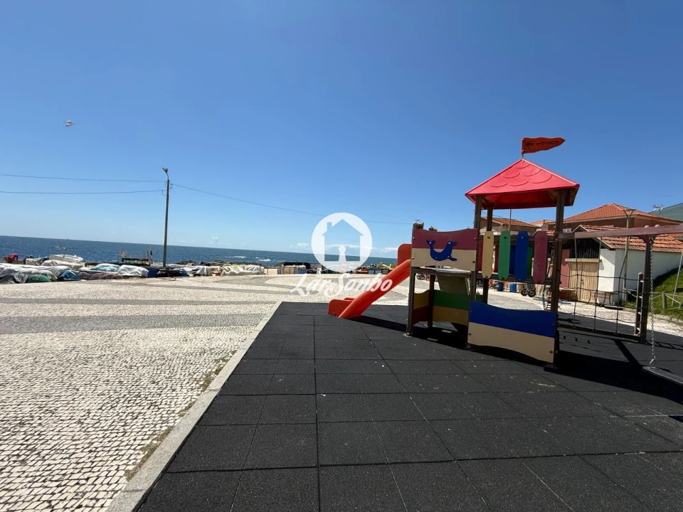 Terreno para Venda em Vila Chã Foto 2