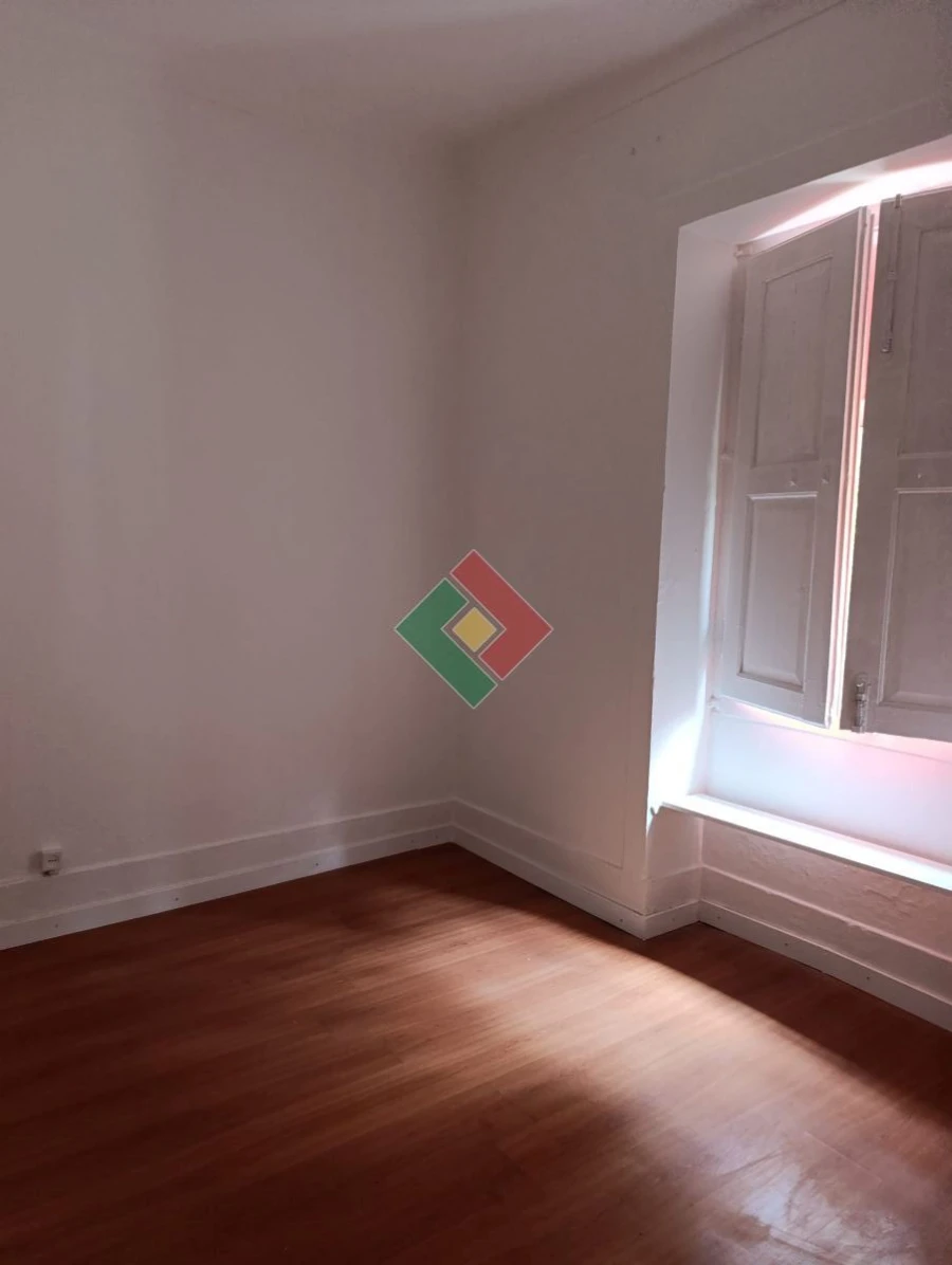 Moradia T3 para Arrendamento em Sé e São Lourenço Foto 19