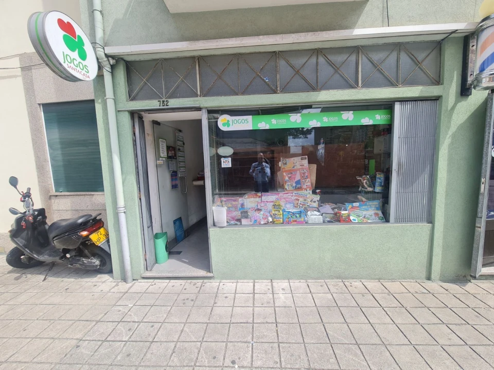 Loja para Trespasse em Paranhos Foto 1