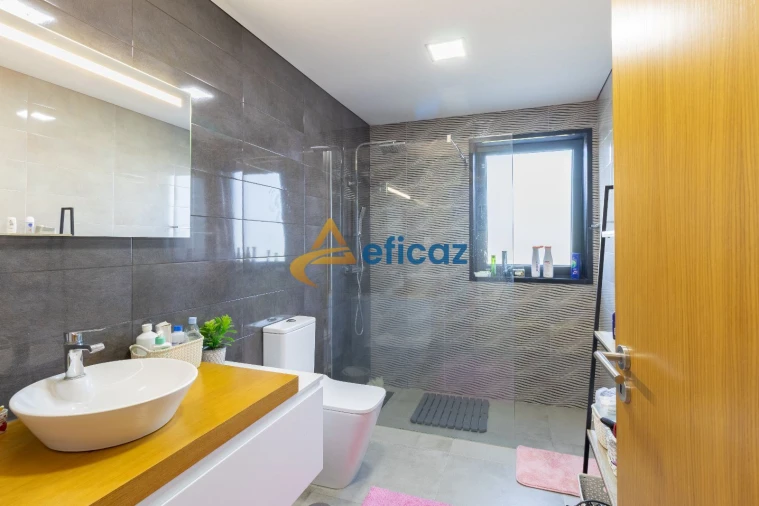 Moradia T3 para Venda em Guilhufe e Urrô Foto 10