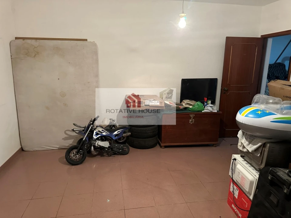 Moradia T4 para Venda em Assunção, Ajuda, Salvador e Santo Ildefonso Foto 12