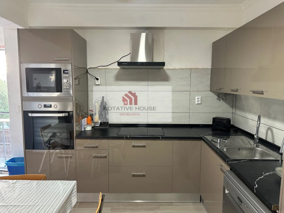 Moradia T4 para Venda em Assunção, Ajuda, Salvador e Santo Ildefonso Foto 2