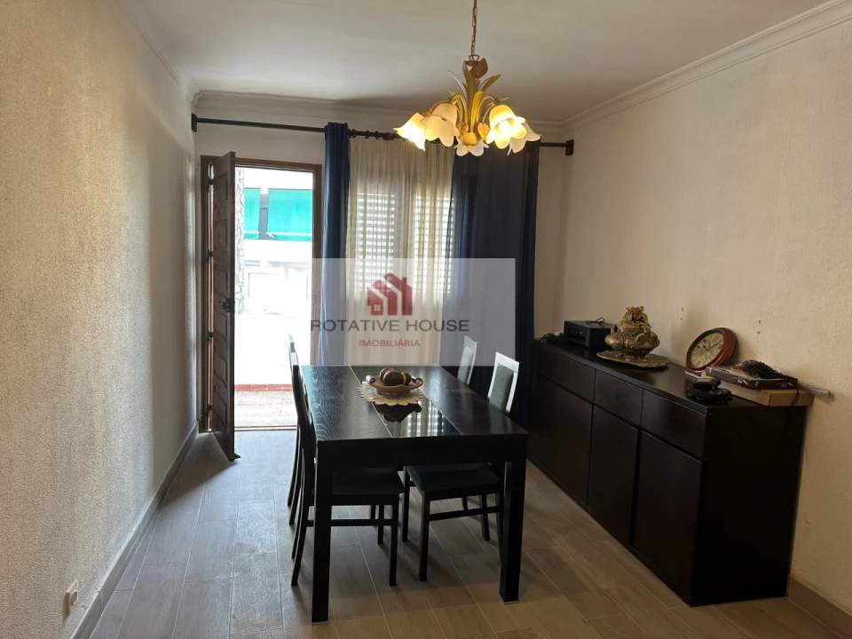 Moradia T4 para Venda em Assunção, Ajuda, Salvador e Santo Ildefonso Foto 40