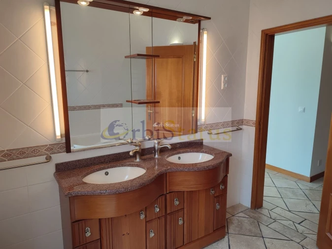 Moradia T3 para Venda em Sesimbra (Castelo) Foto 14