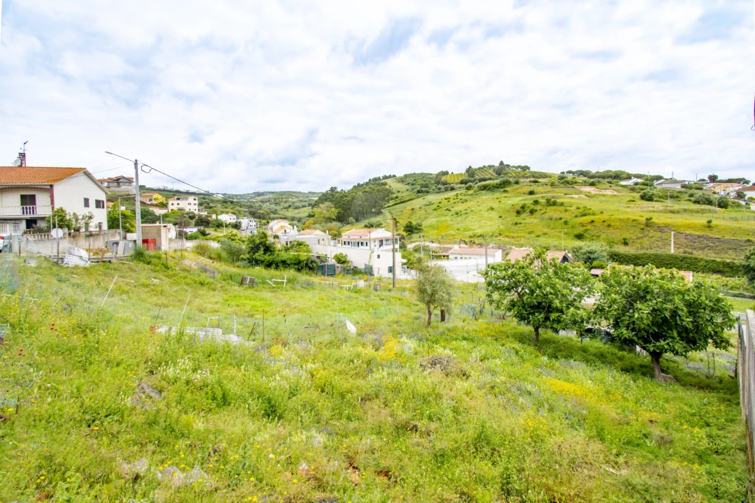 Terreno para Venda em Loures Foto 1