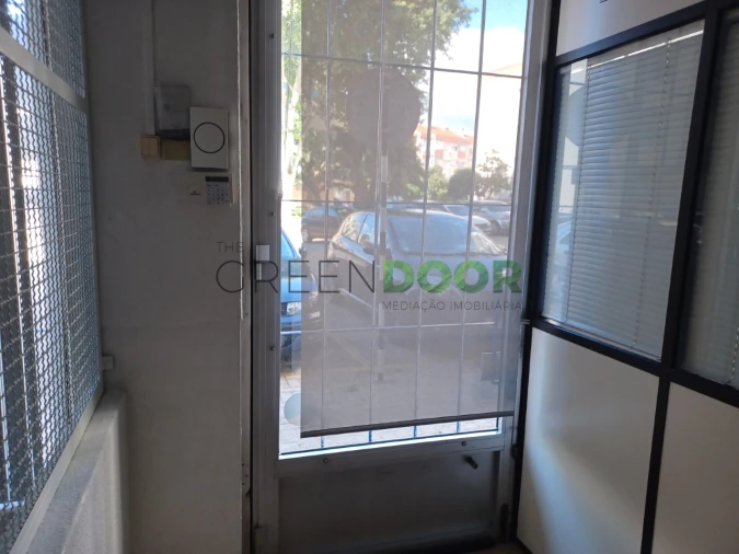 Loja para Venda em Amora Foto 2