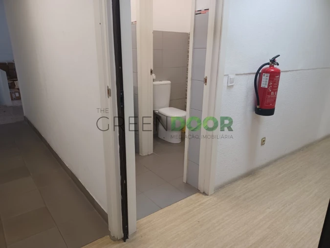 Loja para Venda em Amora Foto 15