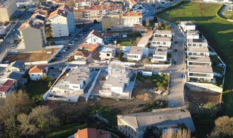 Moradia T3 para Venda em São Felix da Marinha