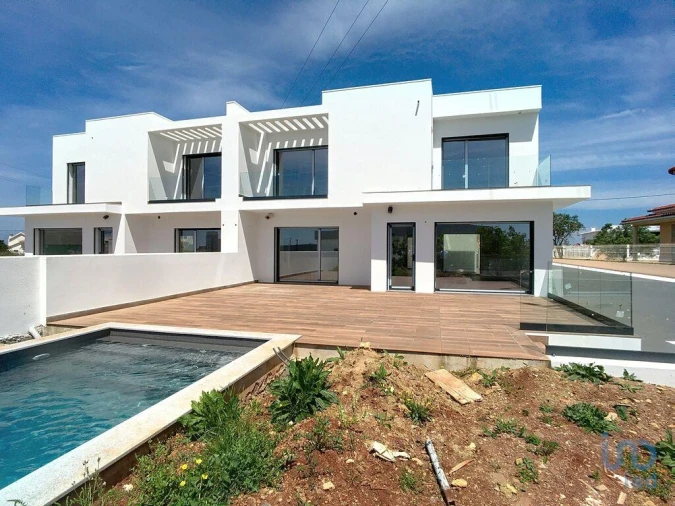 Moradia T4 para Venda em Igreja Nova e Cheleiros Foto 4