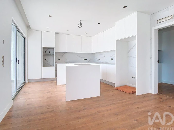 Moradia T4 para Venda em Igreja Nova e Cheleiros Foto 15