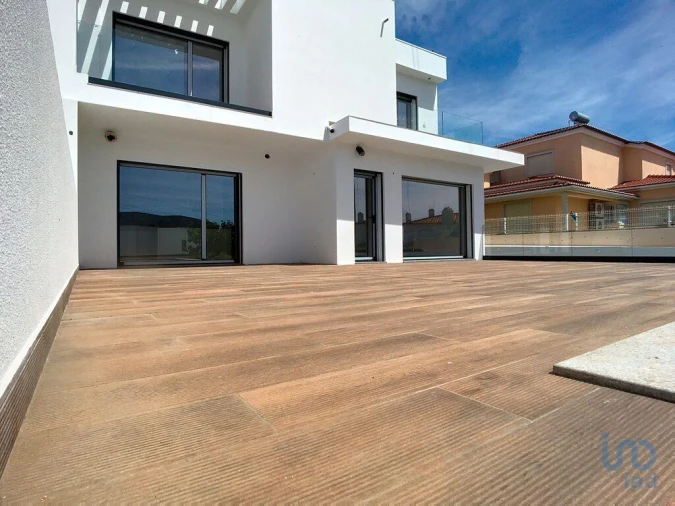 Moradia T4 para Venda em Igreja Nova e Cheleiros Foto 6