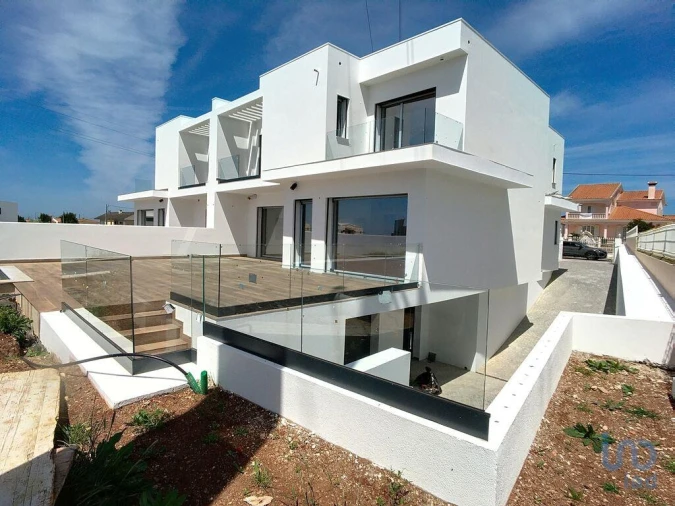 Moradia T4 para Venda em Igreja Nova e Cheleiros