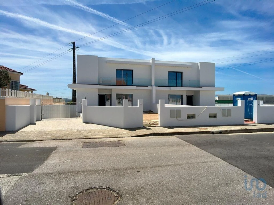 Moradia T4 para Venda em Igreja Nova e Cheleiros Foto 8