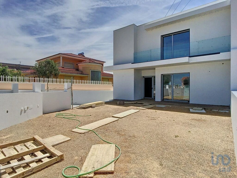 Moradia T4 para Venda em Igreja Nova e Cheleiros Foto 7