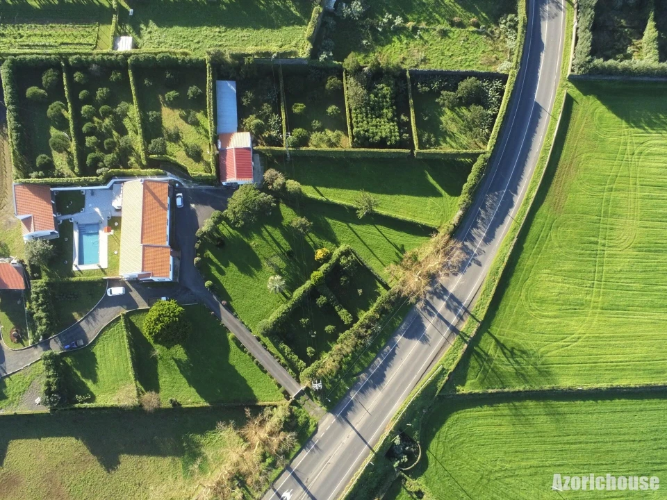 Moradia T9 para Venda em Rabo de Peixe Foto 28