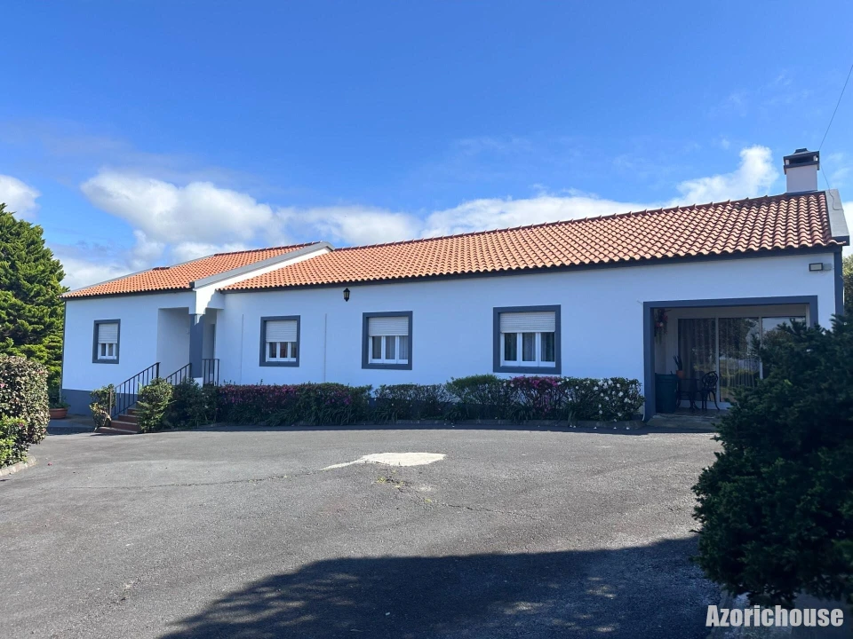 Moradia T9 para Venda em Rabo de Peixe Foto 3