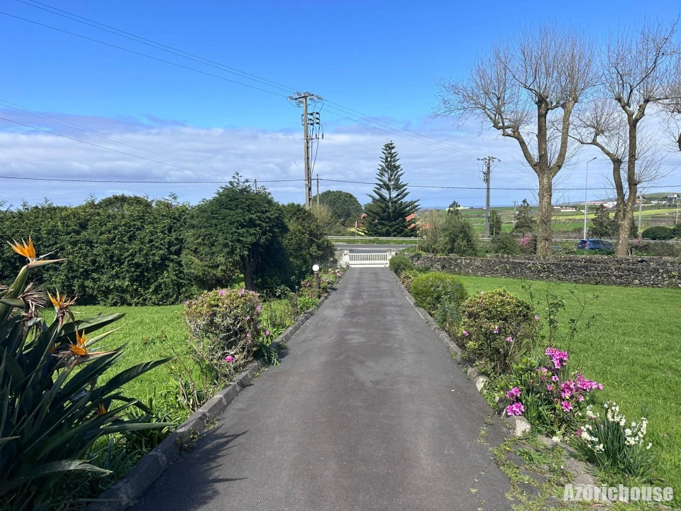 Moradia T9 para Venda em Rabo de Peixe Foto 2