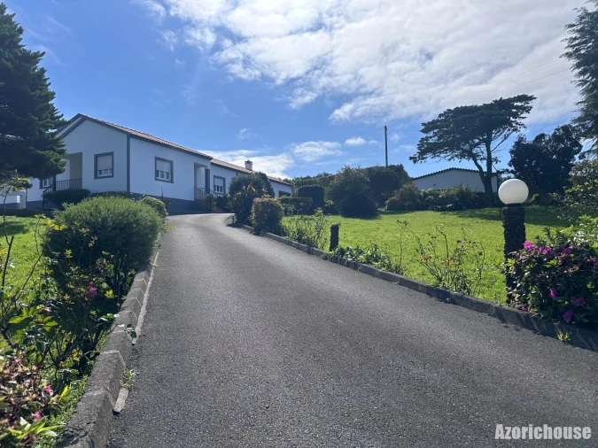 Moradia T9 para Venda em Rabo de Peixe