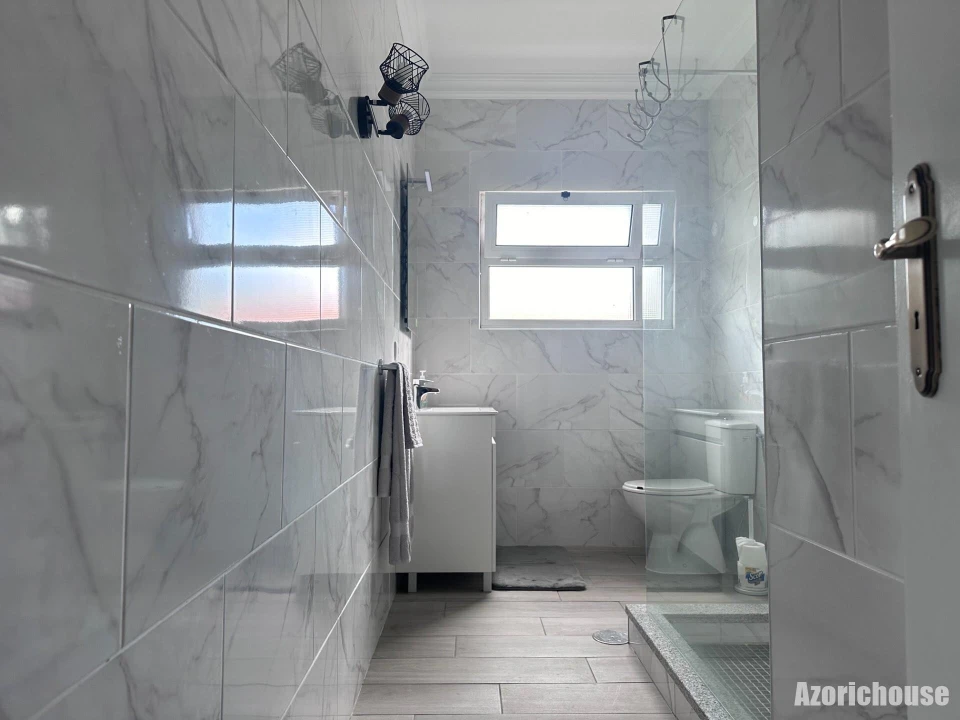 Moradia T9 para Venda em Rabo de Peixe Foto 8