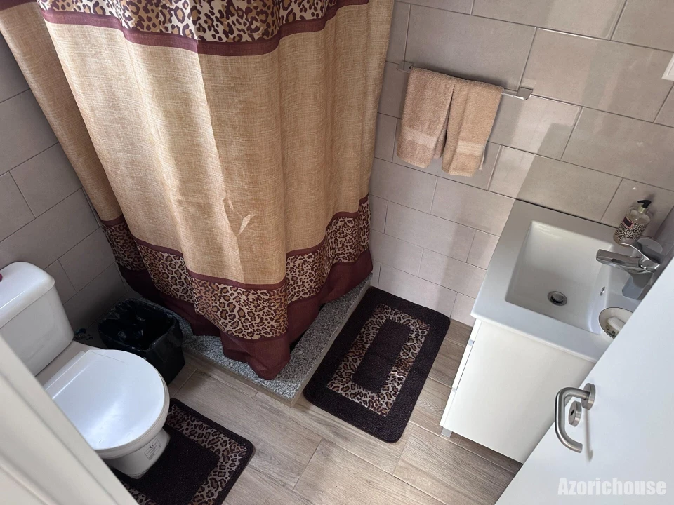 Moradia T9 para Venda em Rabo de Peixe Foto 21