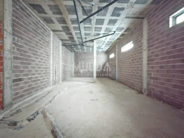 Loja para Arrendamento em Requeixo, Nossa Senhora de Fátima e Nariz