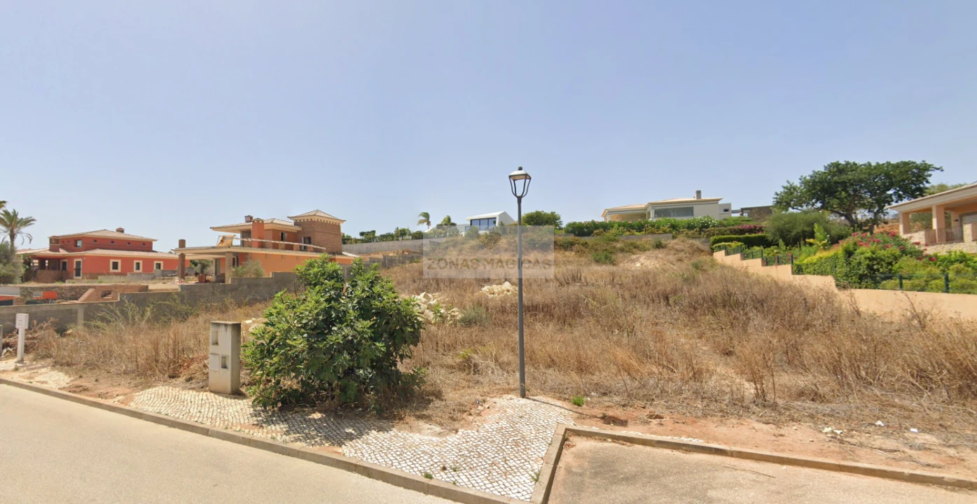 Terreno para Venda em Lagos (São Sebastião e Santa Maria) Foto 1