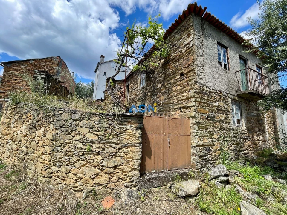 Moradia T3 para Venda em Almaceda Foto 4