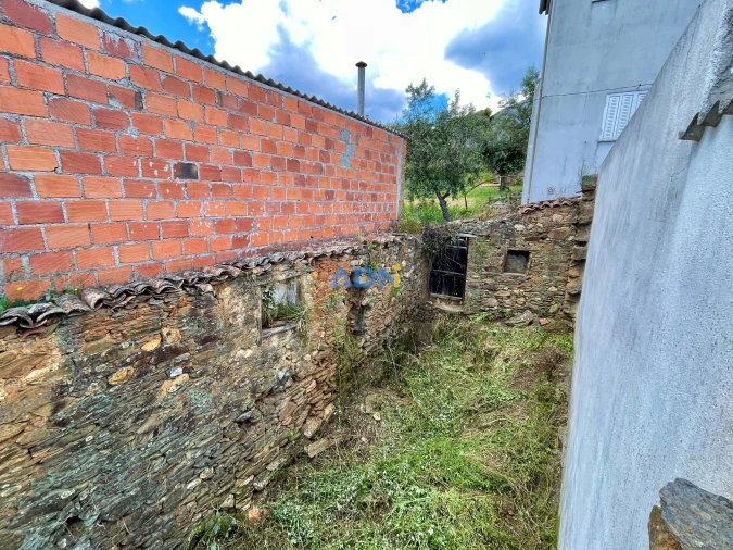 Moradia T3 para Venda em Almaceda Foto 18