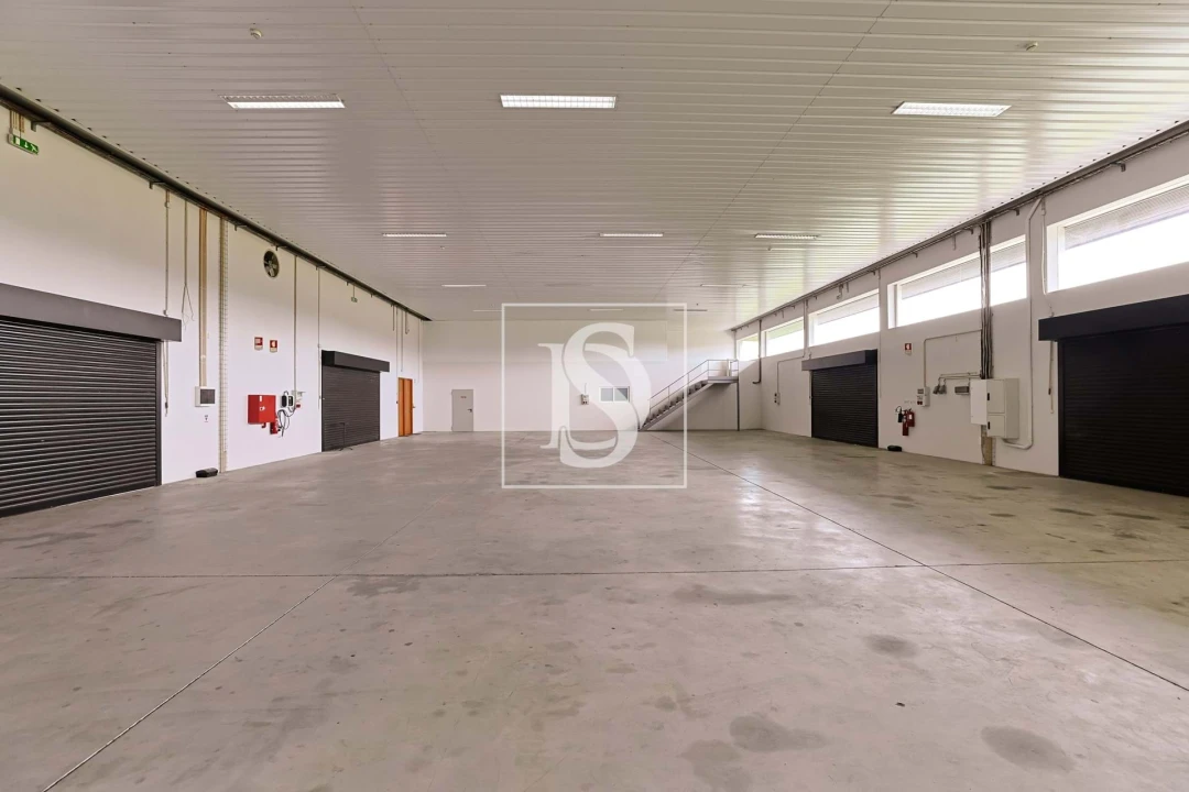 Armazém para Venda em Perelhal Foto 3