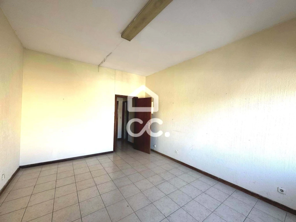 Negócio para Arrendamento em Santa Maria Maior Foto 9