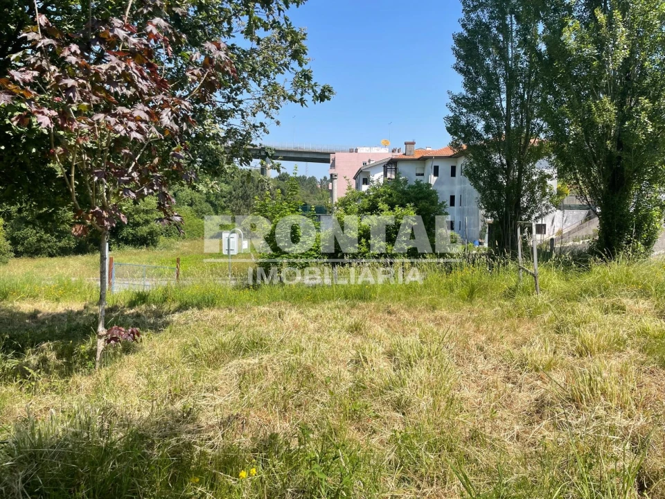 Terreno para Venda em Oliveira do Douro Foto 10