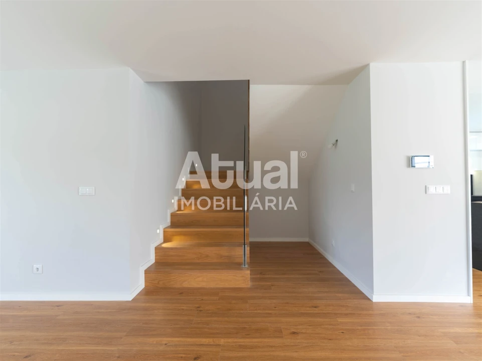 Moradia T4 para Venda em Mancelos Foto 9