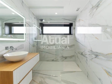 Moradia T4 para Venda em Mancelos