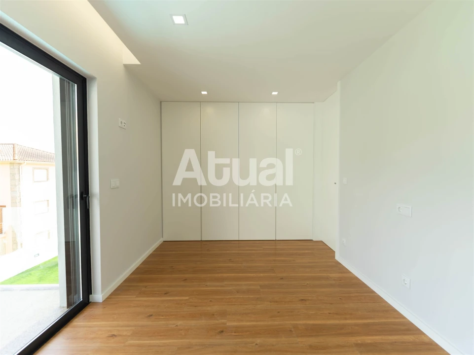 Moradia T4 para Venda em Mancelos Foto 20