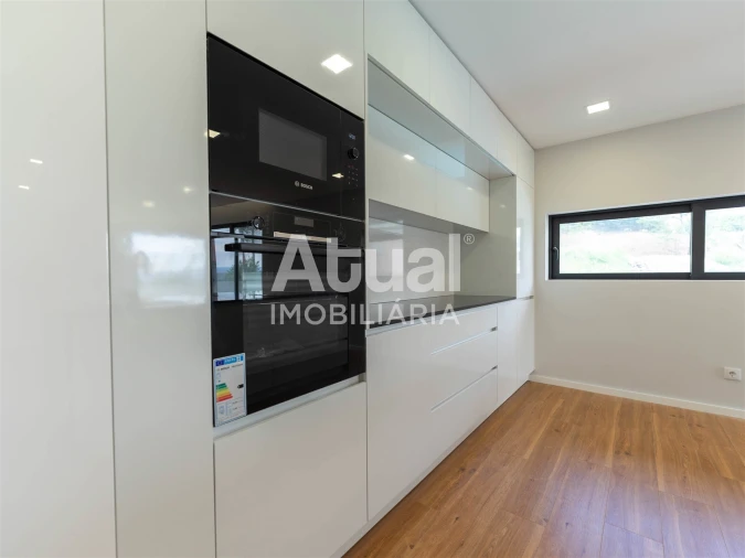 Moradia T4 para Venda em Mancelos Foto 6