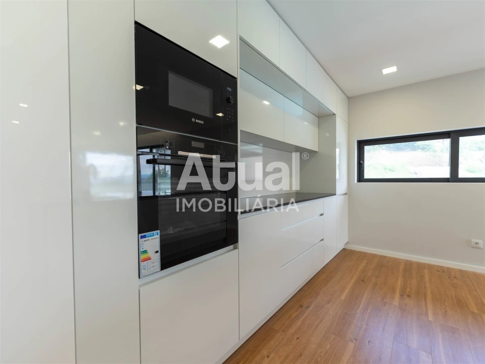 Moradia T4 para Venda em Mancelos Foto 6