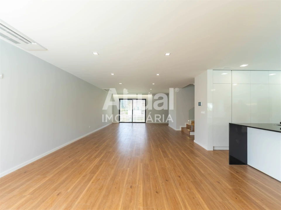 Moradia T4 para Venda em Mancelos Foto 8