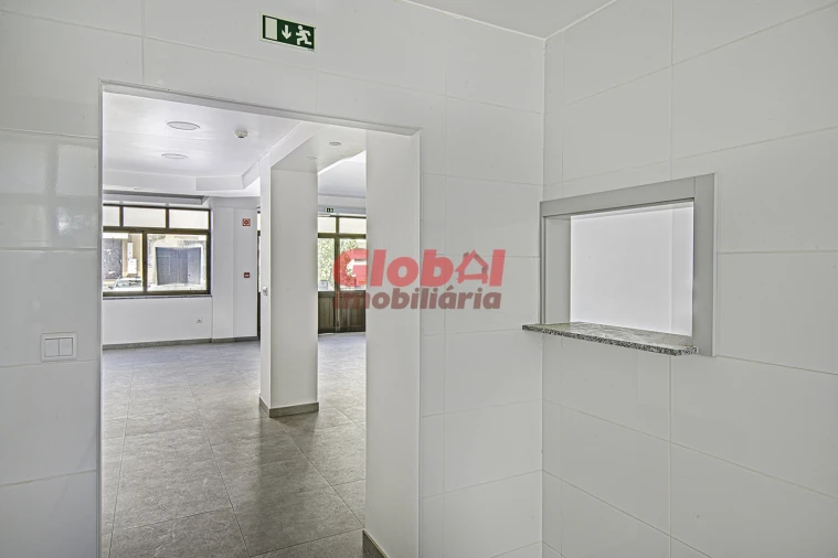 Loja para Venda em Abraveses Foto 5