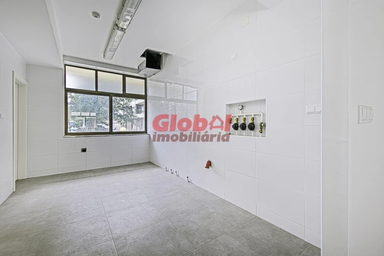 Loja para Venda em Abraveses Foto 4