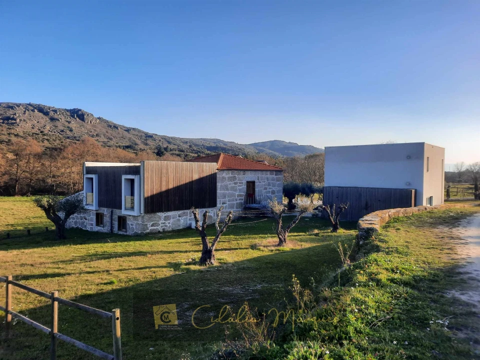 Quinta T0 para Venda em Açores e Velosa Foto 1