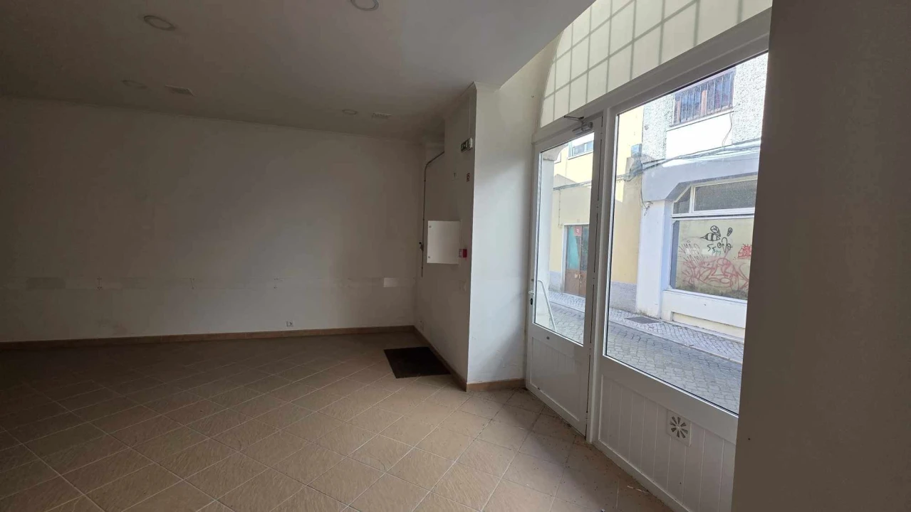 Loja para Arrendamento em São João Baptista e Santa Maria dos Olivais Foto 3