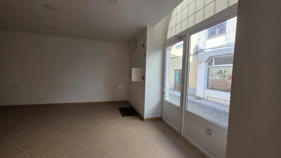 Loja para Arrendamento em São João Baptista e Santa Maria dos Olivais Foto 3