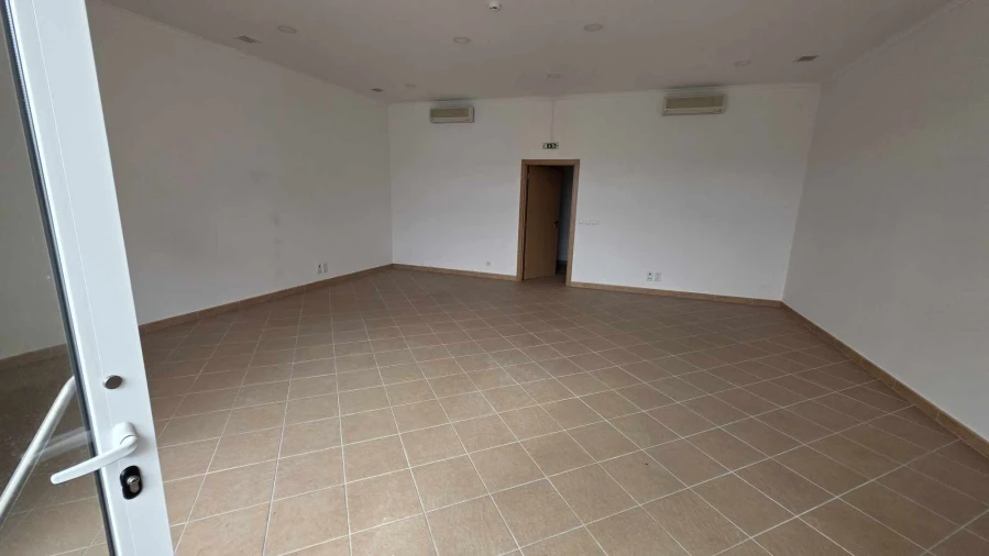 Loja para Arrendamento em São João Baptista e Santa Maria dos Olivais Foto 4