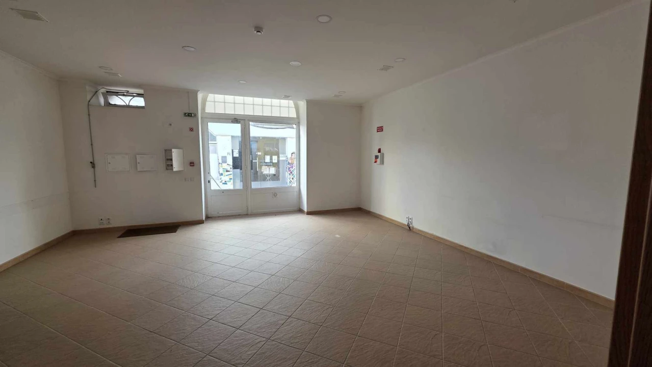 Loja para Arrendamento em São João Baptista e Santa Maria dos Olivais Foto 2