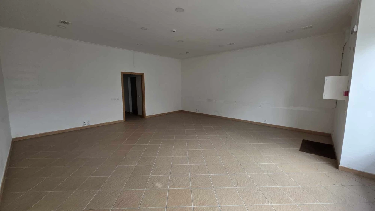 Loja para Arrendamento em São João Baptista e Santa Maria dos Olivais Foto 5