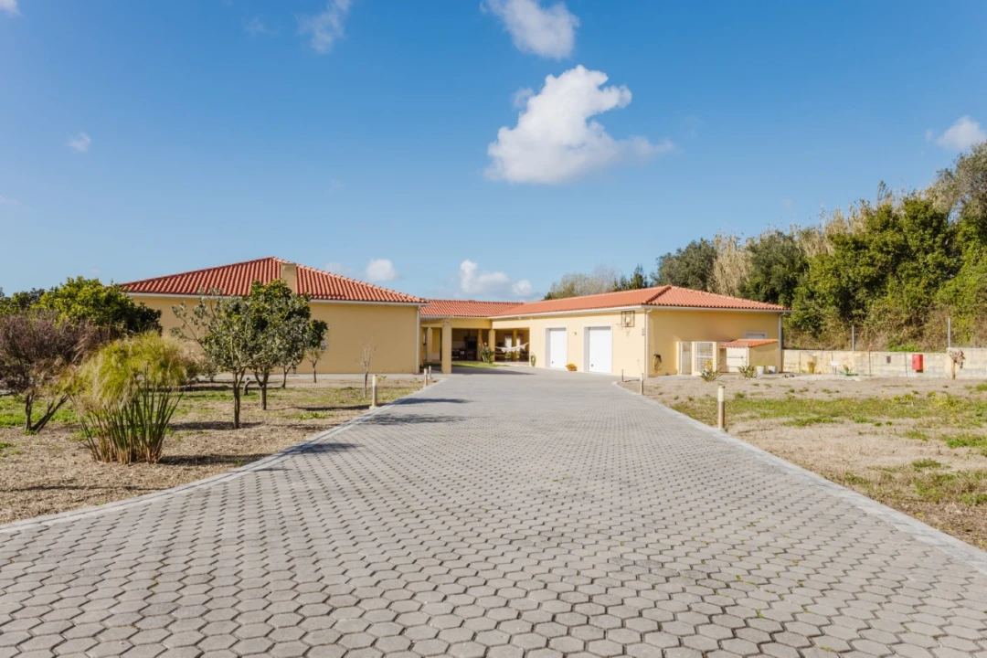 Moradia T4 para Venda em Alqueidão Foto 1