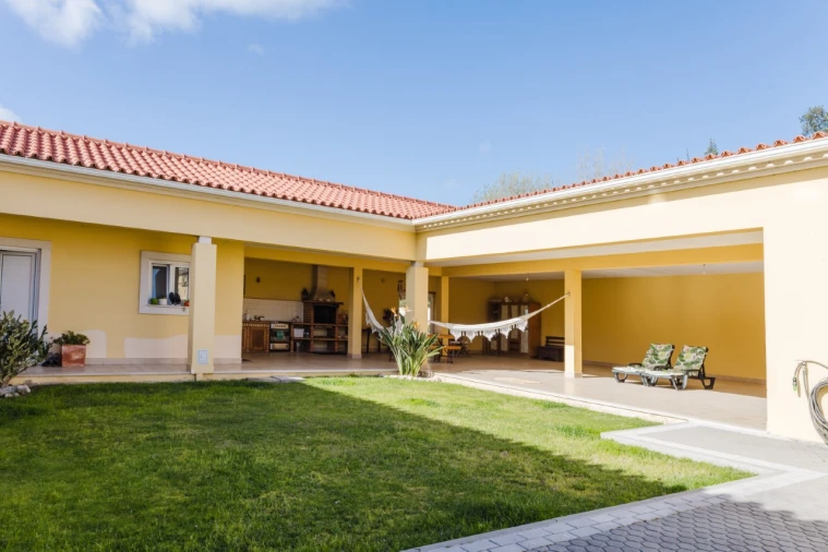 Moradia T4 para Venda em Alqueidão Foto 2