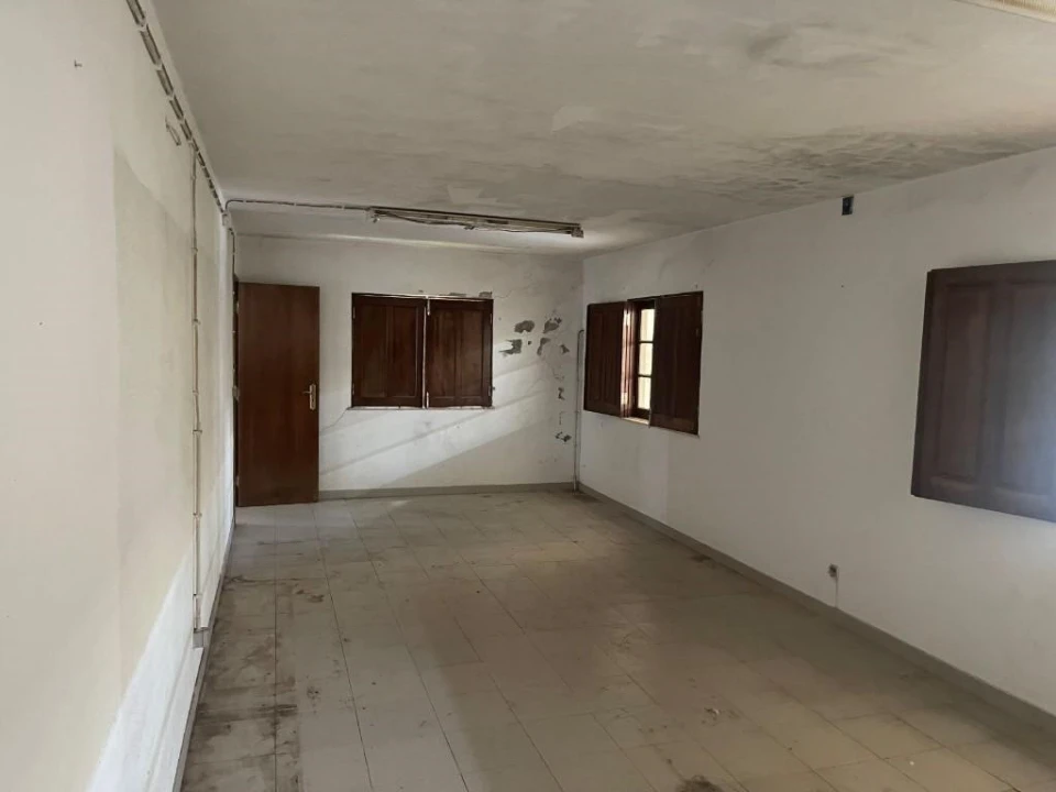 Armazém para Venda em Amiais de Baixo Foto 10