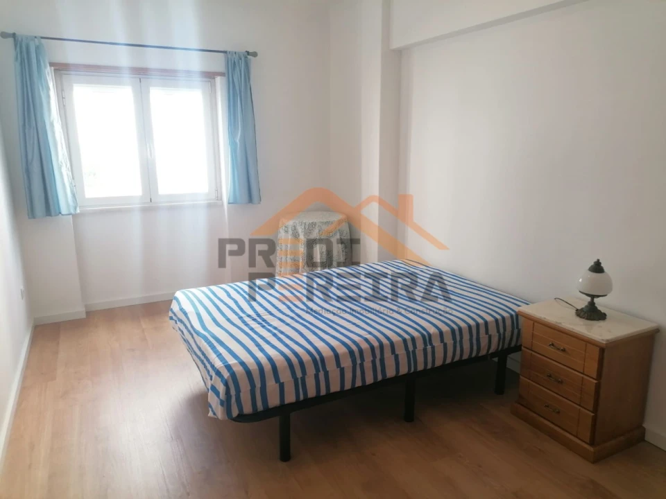 Quarto para Arrendamento em Ramada e Caneças Foto 7